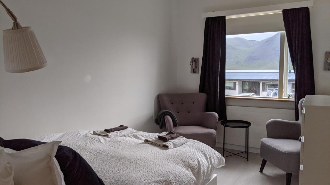 Flateyri Guesthouse Esterno foto